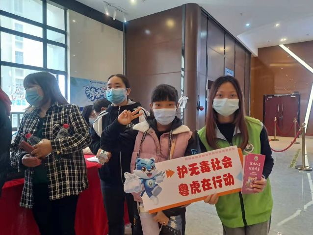 三鄉(xiāng)鎮(zhèn)開展“禁毒宣傳進(jìn)影院，禁毒知識(shí)入民心”宣傳活動(dòng)圖片2.jpg