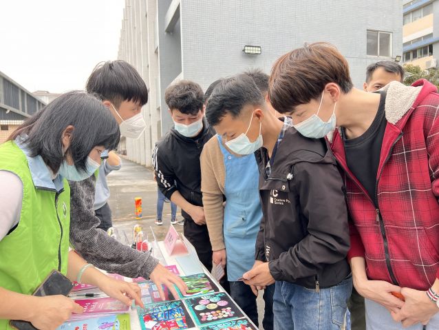 三鄉(xiāng)鎮(zhèn)開展“禁毒宣傳進工廠，平安無毒迎新春”宣傳活動照片1.JPG