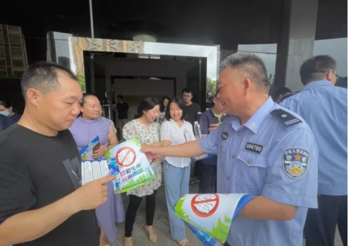 禁毒宣傳進(jìn)企業(yè)，攜手共筑防毒墻349.png