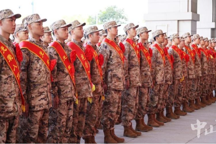 青春披甲赴軍營！中山歡送數(shù)百新兵入伍